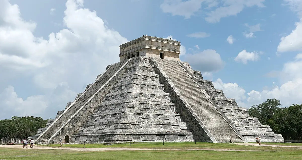 The stepped pyramid of El Castillo (Temple of Kukulcán) at Chichén Itzá.