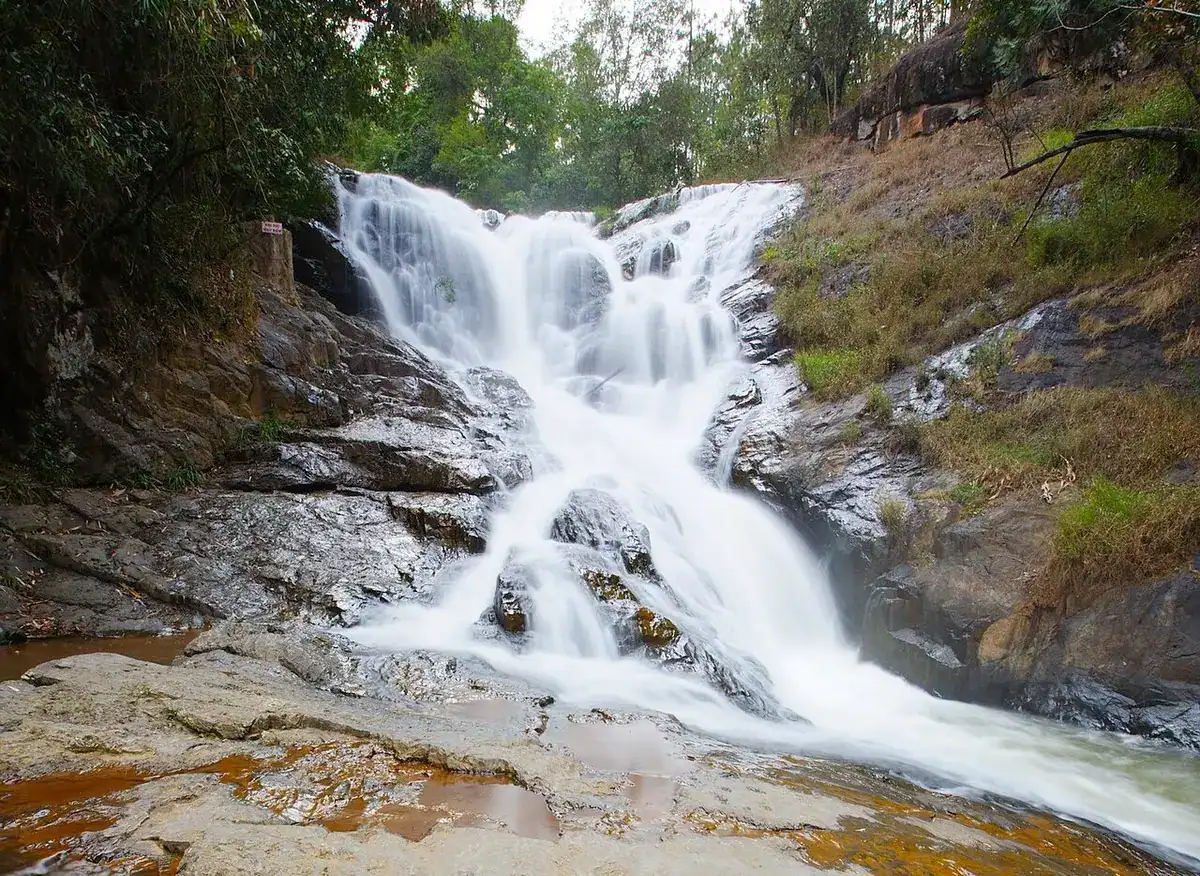 Datanla Waterfall flowing over rocks in the forest