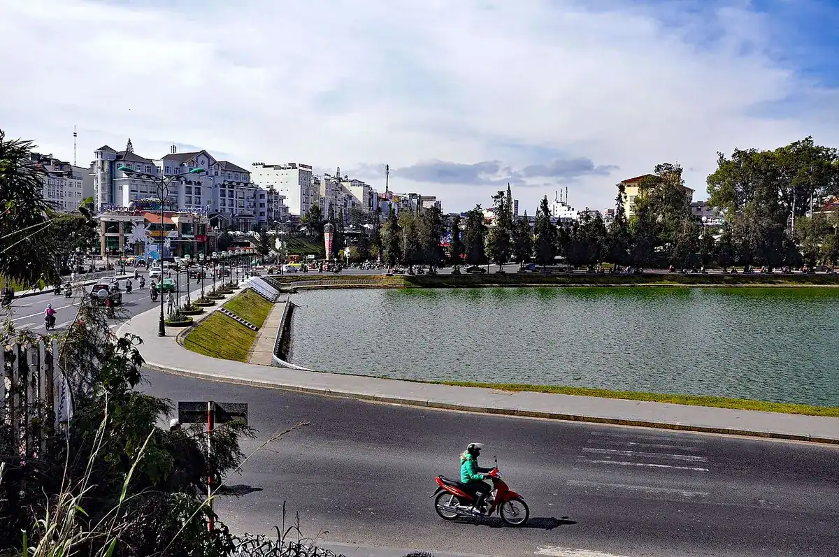 Xuan Huong Lake in the center of Da Lat