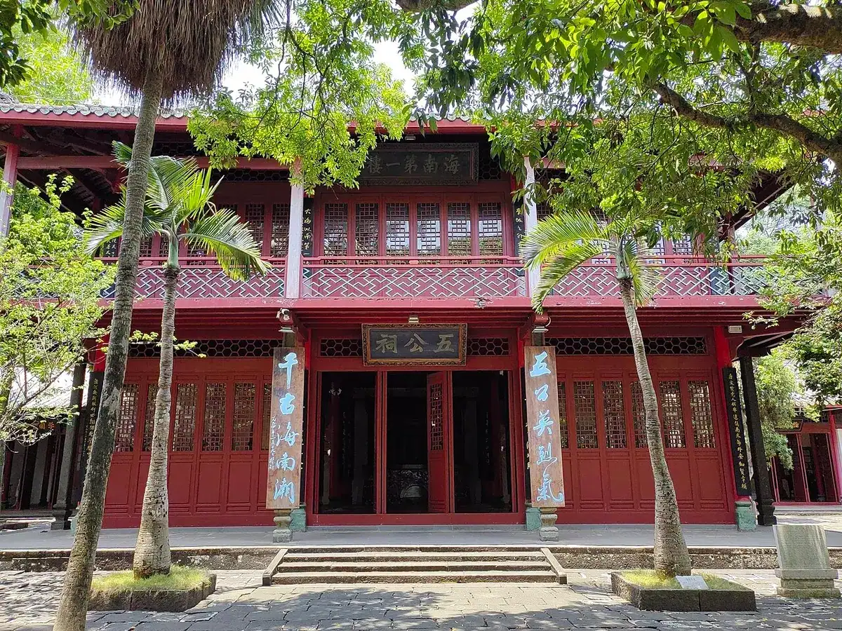 Traditional shrine buildings at Wugong Ci in Haikou