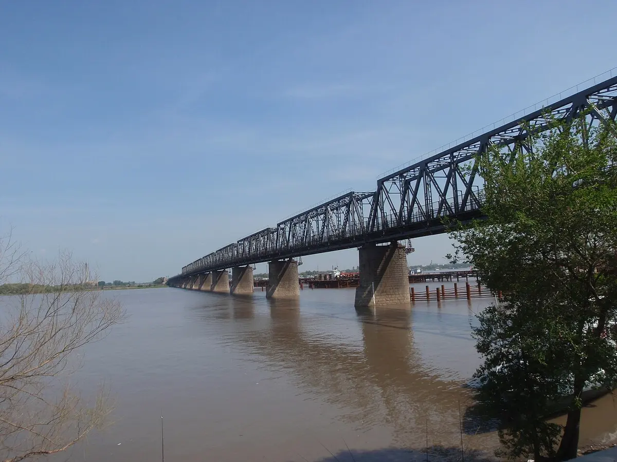 The old Binzhou Railway Bridge spanning the Songhua River in Harbin.