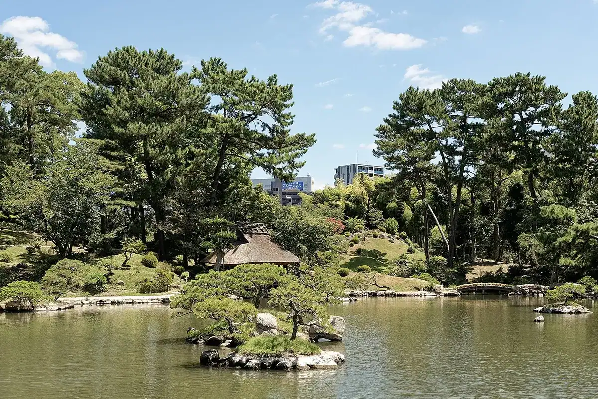 Shukkeien Garden landscaped around its central pond.