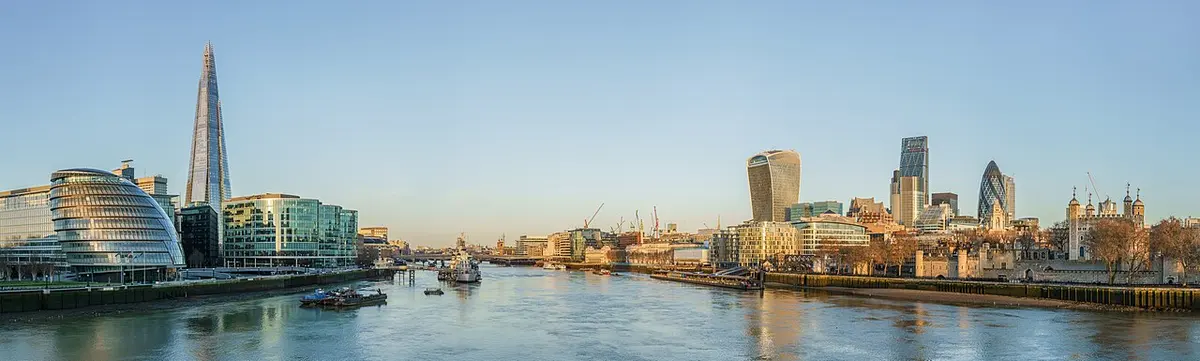 The Thames at dawn, with City Hall, the Shard and the City skyline