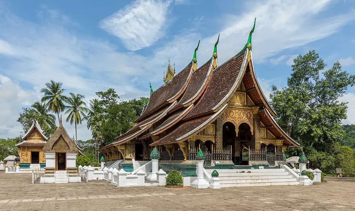 Wat Xieng Thong's main hall with its low, sweeping tiered roofs