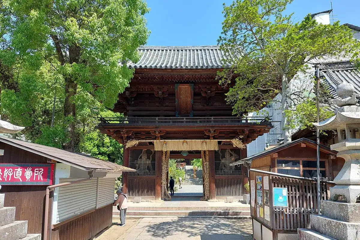 The wooden Nio Gate of Ishiteji Temple.