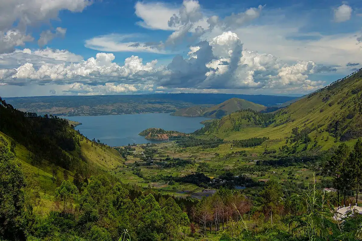 The wide expanse of Lake Toba ringed by hills.