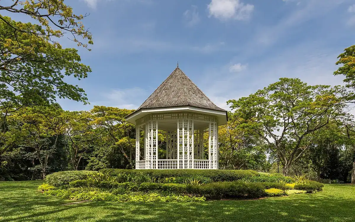 The bandstand and green trees at Singapore Botanic Gardens on a sunny afternoon