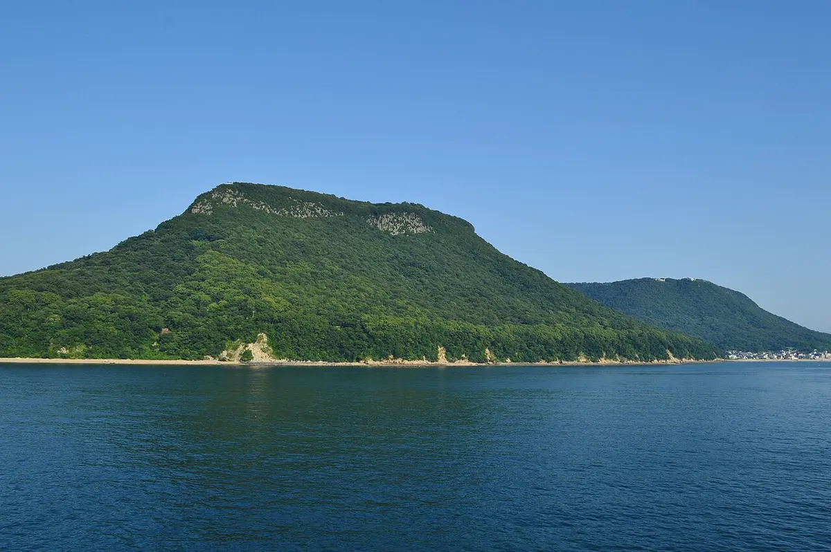 A full view of flat-topped Mount Yashima.