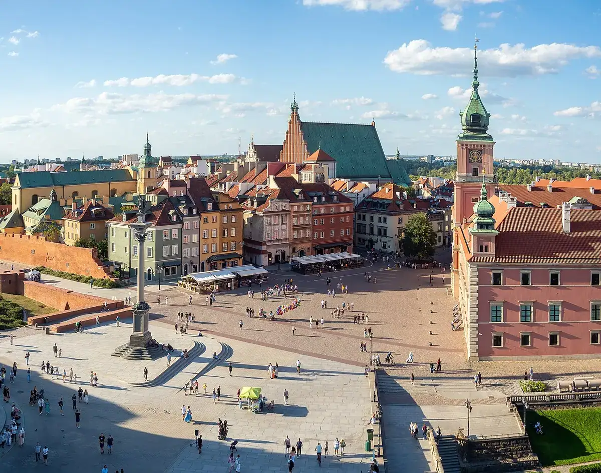 Sigismund's Column on Castle Square in Warsaw, with the Royal Castle and Old Town houses around it.