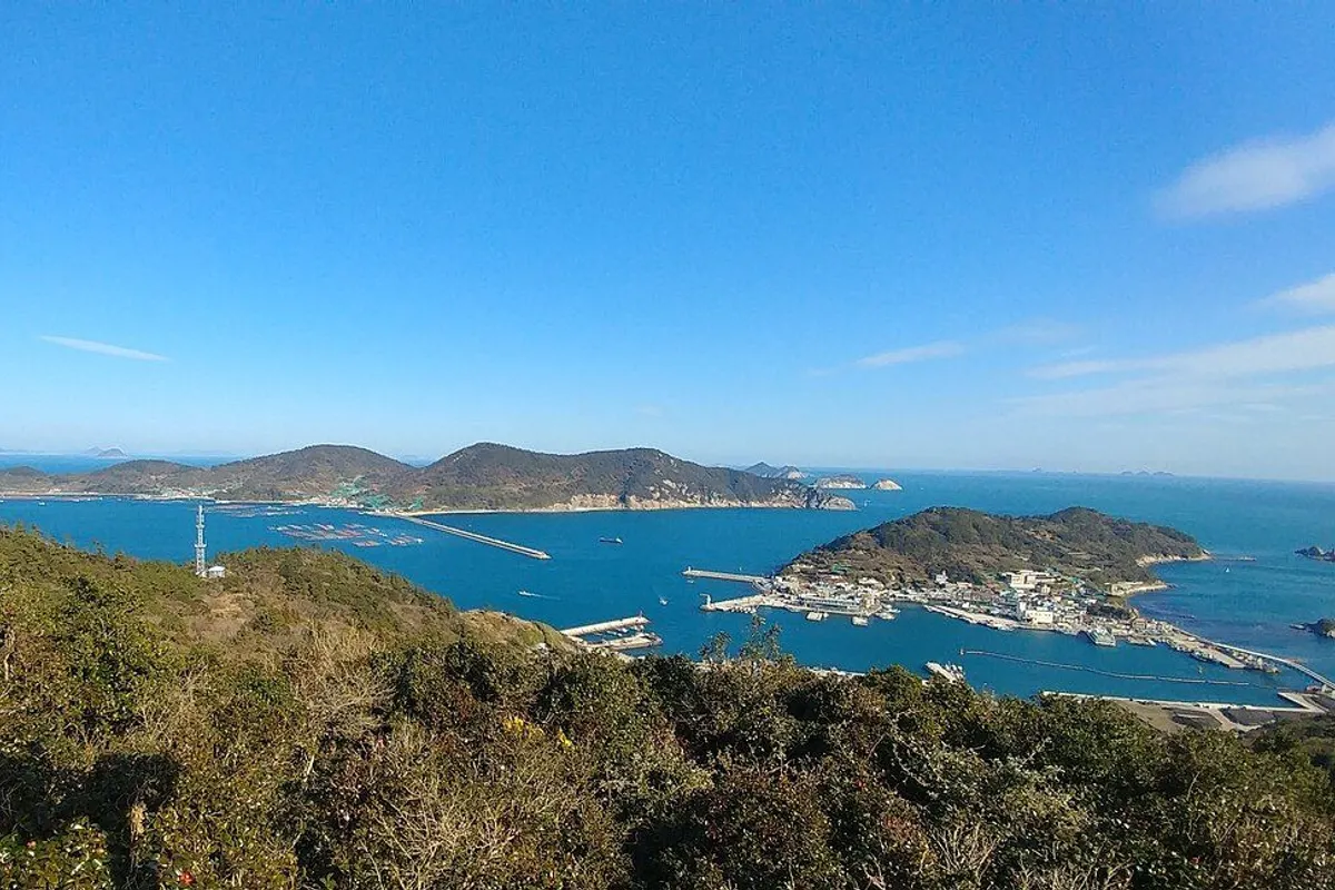 Geomundo's islands and harbour village seen from Bultanbong.