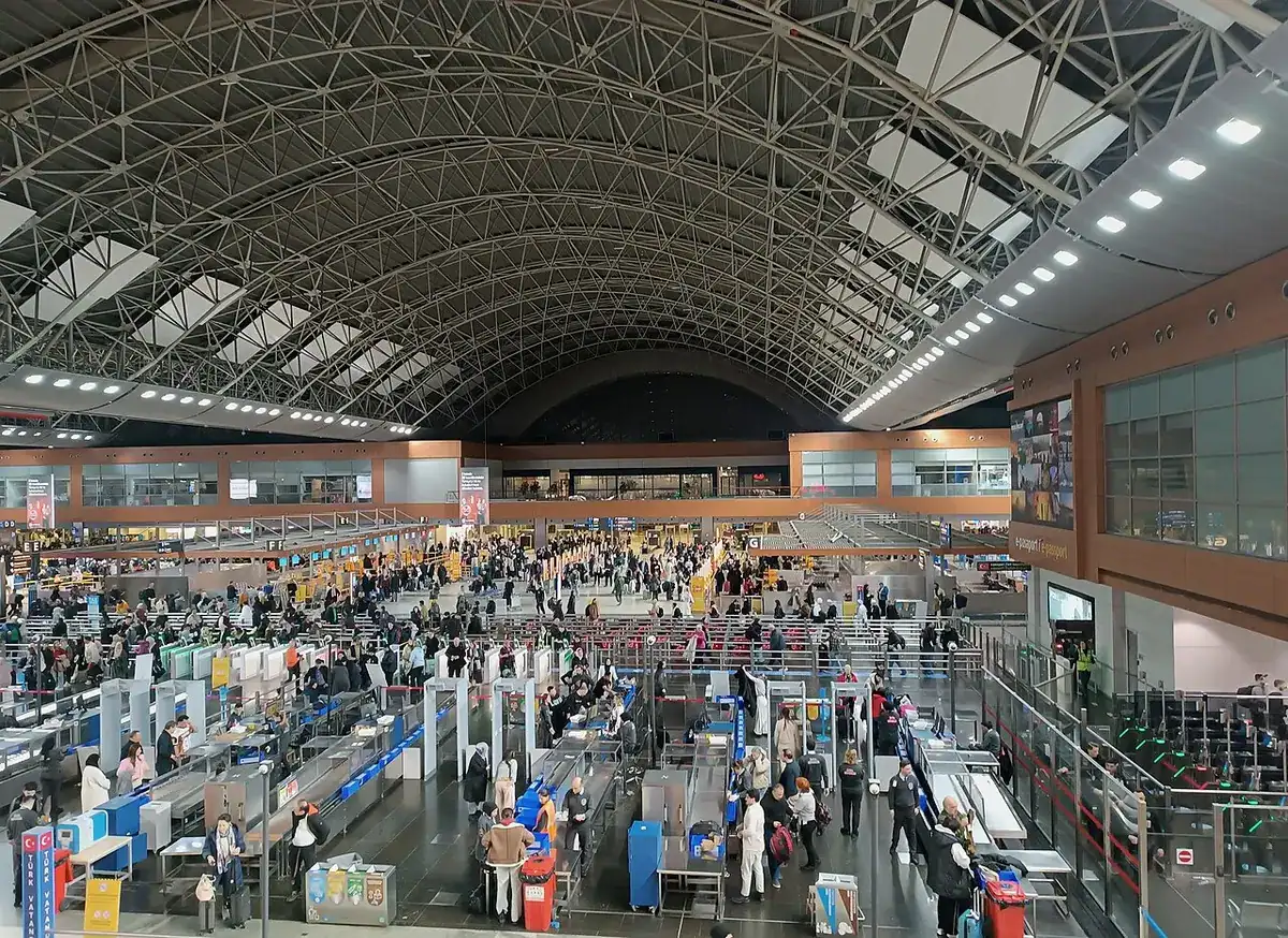 International departure hall and check-in area at Sabiha Gökçen Airport (SAW)