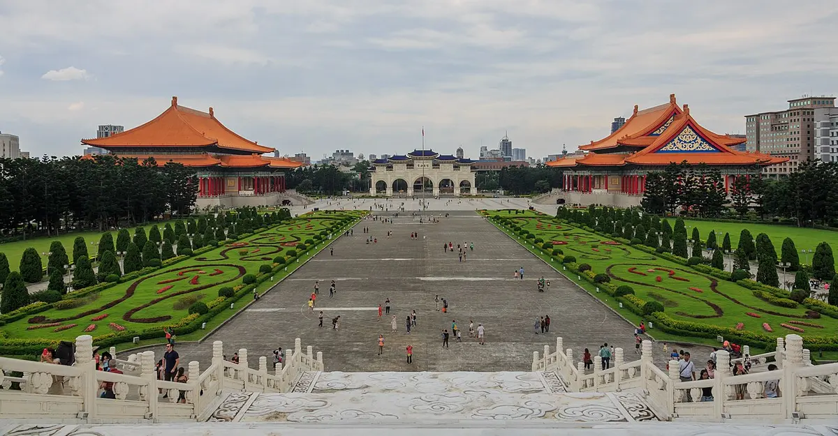 The vast plaza seen from Chiang Kai-shek Memorial Hall, with the National Theater, Concert Hall and main gate.