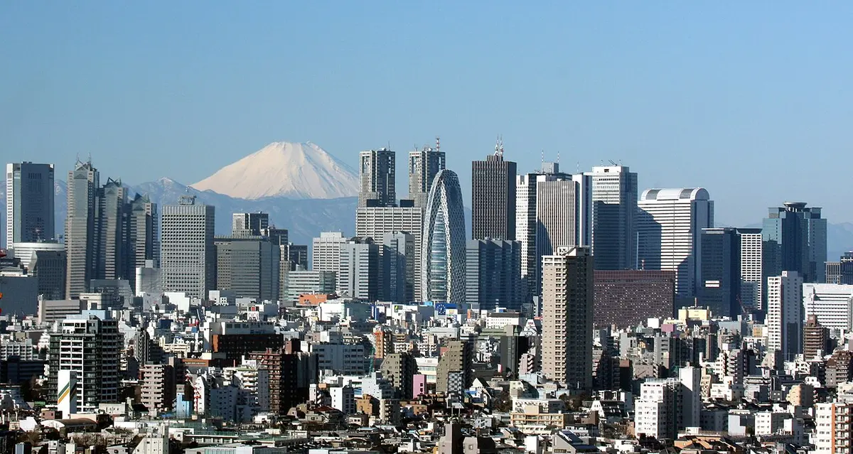 The Shinjuku skyscraper district seen from Bunkyo, with Mount Fuji in the distance.
